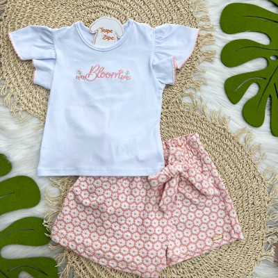 Conjunto Blusa Bloom e Shorts Saia Rosa com Florzinhas